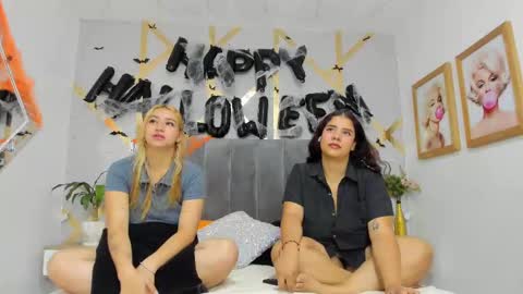 Snapshot of caro_danna chatting on October 9, 11:52 am Caroline online show from October 9, 11:52 am