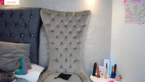 Caro Fisher online show from January 15, 1:05 pm