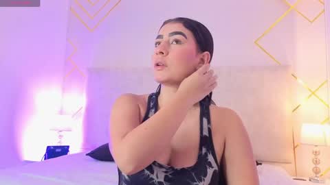 caro_giraldo_ online show from May 20, 11:38 am