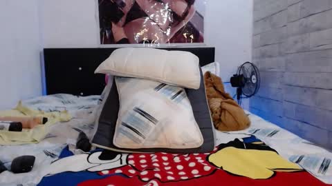 Snapshot of caro_milf_ chatting on February 21, 6:40 am Caro milf online show from February 21, 6:40 am