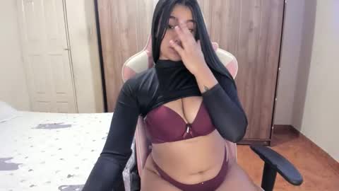 Snapshot of carol_gomez73 chatting on March 21, 8:19 am carol gomez73 online show from March 21, 8:19 am