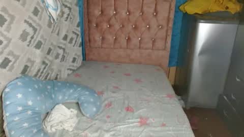 Snapshot of carol_lil1 chatting on February 19, 6:42 am carol_lil1 online show from February 19, 6:42 am