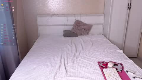 carolina_noreen online show from May 15, 3:57 am