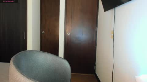 Snapshot of carolina_zaens chatting on April 1, 7:00 pm carolina_zaens online show from April 1, 7:00 pm