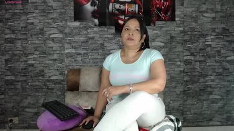 Snapshot of carolinajamess chatting on March 29, 8:20 pm Camelia online show from March 29, 8:20 pm