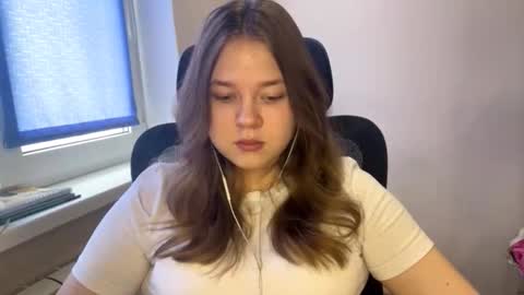 carolindueno online show from March 13, 7:59 am