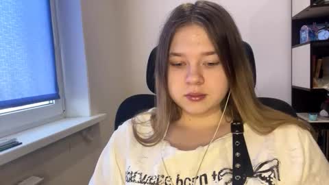 carolindueno online show from March 26, 3:23 am