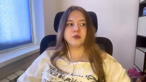 carolindueno online show from March 29, 8:03 am