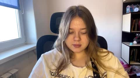 carolindueno online show from March 30, 8:15 am