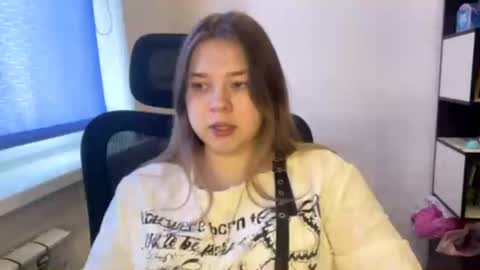 carolindueno online show from March 31, 7:42 am