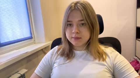 carolindueno online show from April 5, 9:17 am