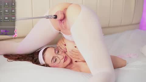 Snapshot of caroline_adams_ chatting on September 24, 10:13 pm   GMT-5 1600-2230 online show from September 24, 10:13 pm