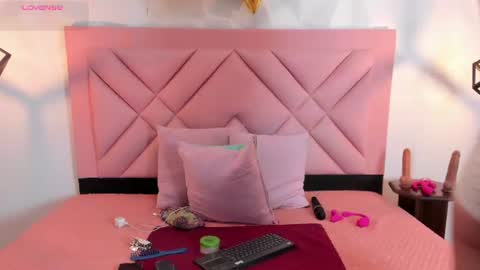 caroline daring online show from July 4, 12:11 pm