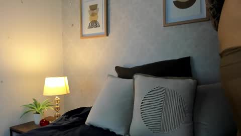  Caroline  online show from November 6, 11:33 am