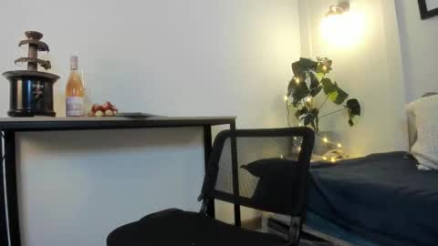  Caroline  online show from February 14, 10:45 am