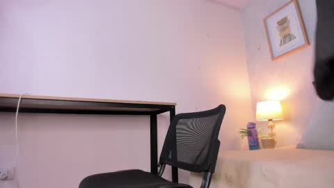  Caroline  online show from May 13, 11:29 am