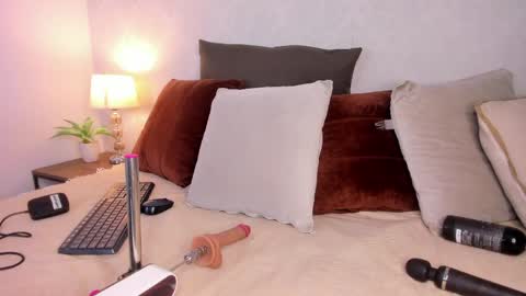  Caroline  online show from May 19, 11:38 am