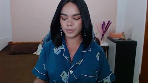 caroline_east online show from February 5, 1:54 pm