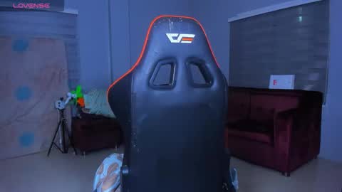 caroline_east online show from October 8, 10:46 am