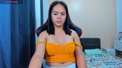 caroline_east online show from November 14, 6:39 pm