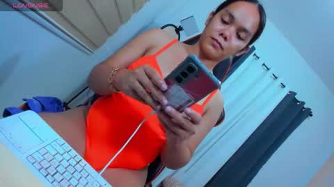 caroline_east online show from November 22, 5:23 pm