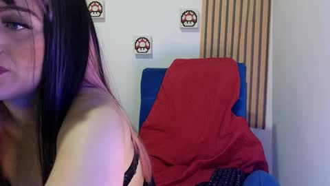 Snapshot of caroline_hernandes chatting on April 5, 12:52 am Carolina online show from April 5, 12:52 am