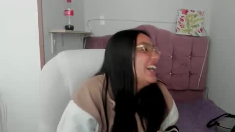 caroline_rodriguez_9 online show from December 14, 11:59 am