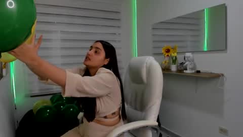 caroline_rodriguez_9 online show from March 17, 7:06 pm