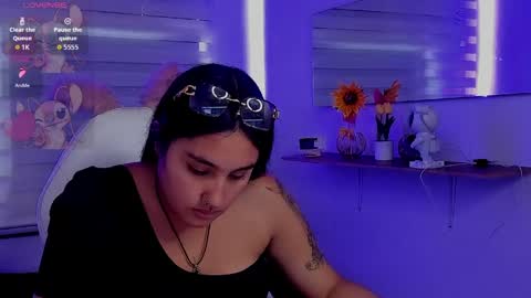 caroline_rodriguez_9 online show from May 8, 8:47 pm