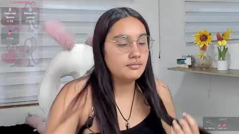 caroline_rodriguez_9 online show from May 9, 7:19 pm