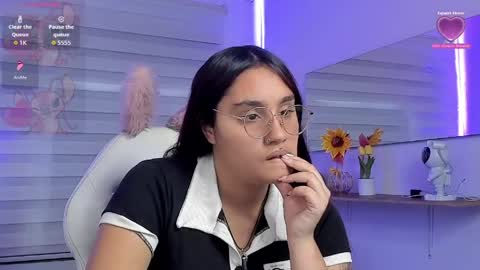caroline_rodriguez_9 online show from May 13, 7:22 pm