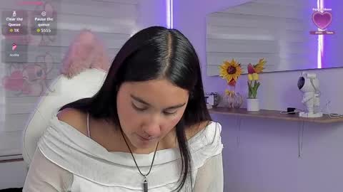 caroline_rodriguez_9 online show from May 15, 6:59 pm