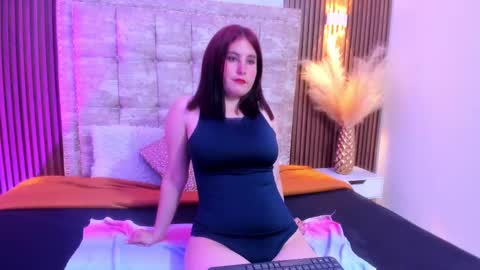 Snapshot of caroline_tim chatting on September 23, 7:39 pm Caroline online show from September 23, 7:39 pm