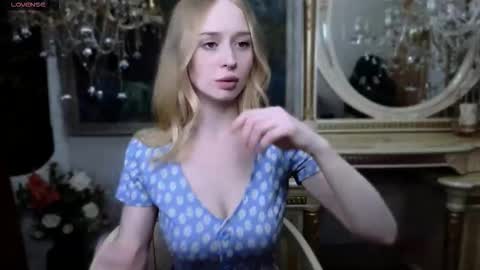 Caroline online show from November 21, 10:58 am