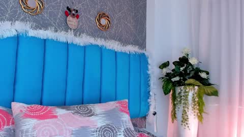 Snapshot of carolineegarcia chatting on December 26, 3:20 pm CarolineeGarcia online show from December 26, 3:20 pm