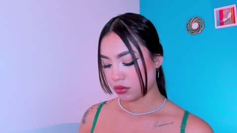 Snapshot of carolineegarcia chatting on February 6, 1:32 pm CarolineeGarcia online show from February 6, 1:32 pm