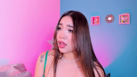 Snapshot of carolineegarcia chatting on February 22, 6:28 am CarolineeGarcia online show from February 22, 6:28 am