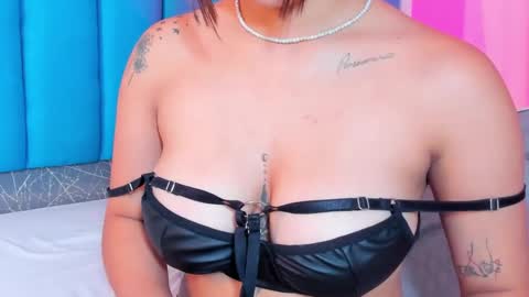 Snapshot of carolineegarcia chatting on February 28, 9:47 am CarolineeGarcia online show from February 28, 9:47 am