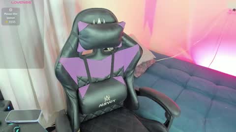 Snapshot of carolineegarcia chatting on September 19, 6:59 am CarolineeGarcia online show from September 19, 6:59 am