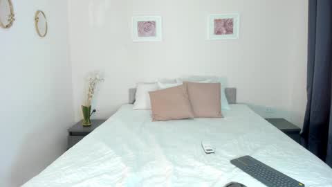 Snapshot of carolineejoness chatting on March 14, 1:34 am Caroline online show from March 14, 1:34 am