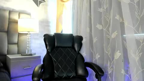 Caroline online show from May 1, 2:10 pm