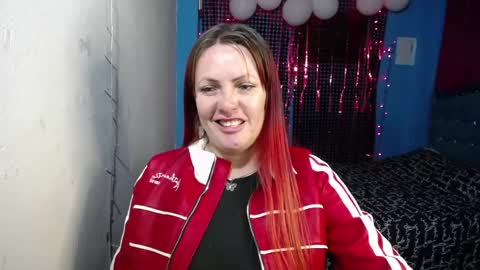 Carolinhe  online show from April 24, 11:40 pm
