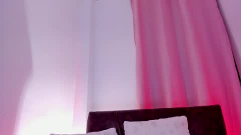 Snapshot of carolinna_ chatting on February 11, 1:41 am carolinna_ online show from February 11, 1:41 am