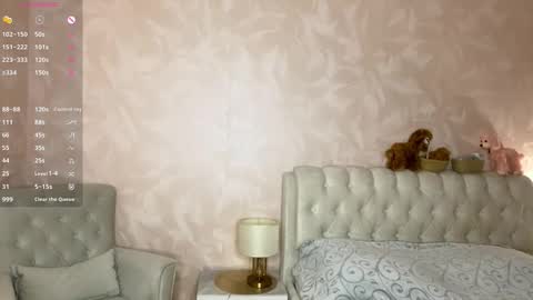 Snapshot of carolynnfernandez chatting on February 17, 8:15 pm Hello everyone Im Monica Its my first day Were going to have fun together online show from February 17, 8:15 pm