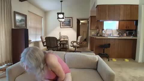 Snapshot of carrie_linn chatting on June 5, 7:19 pm carrie_linn online show from June 5, 7:19 pm