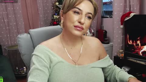 Snapshot of carrielovex chatting on January 4, 6:09 am Carrie online show from January 4, 6:09 am