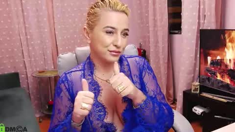 Snapshot of carrielovex chatting on February 19, 4:34 am Carrie online show from February 19, 4:34 am