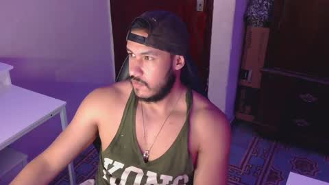 Snapshot of casas_oom chatting on November 22, 10:42 pm online show from November 22, 10:42 pm