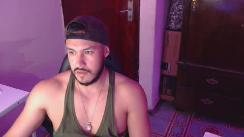 Snapshot of casas_oom chatting on December 4, 2:32 am online show from December 4, 2:32 am