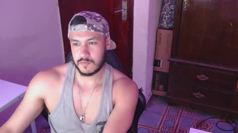 Snapshot of casas_oom chatting on December 13, 9:09 pm online show from December 13, 9:09 pm